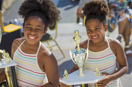 Edmondson Girls Receive Trophies 